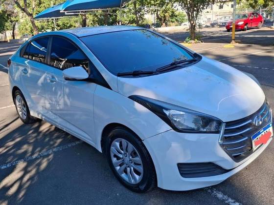 HYUNDAI HB20S 1.0 COMFORT PLUS 12V TURBO FLEX 4P MANUAL